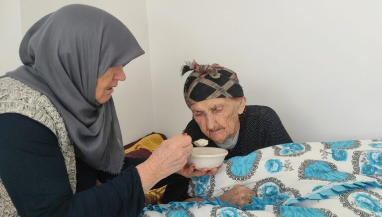 102 yaşındaki Kezik nine hayatında hiç doktora gitmedi: Uzun yaşamının sırrı bu besinde