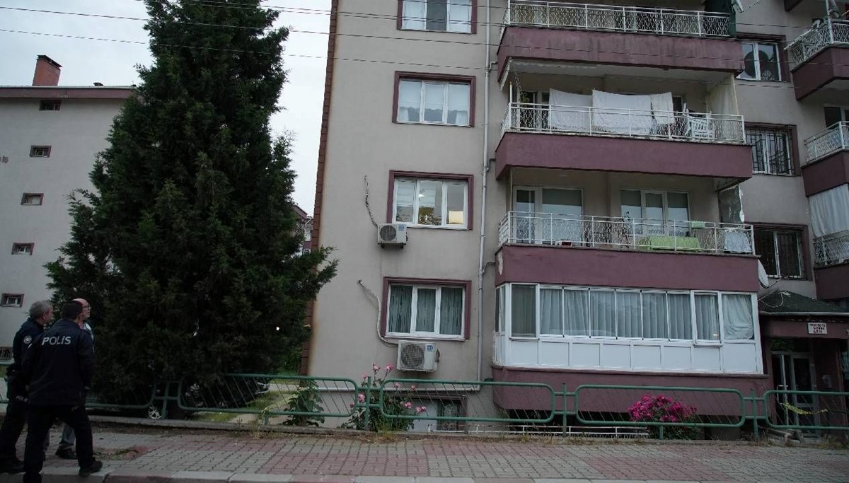 2’nci kattan düşen 94 yaşındaki adam hayatını kaybetti