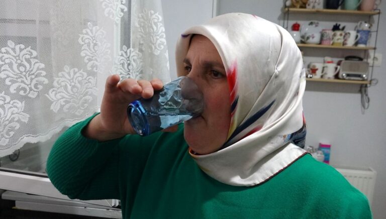 30 yıldır nisan yağmurunu şifa niyetine içiyor: ”Bunu yapmayı kayınvalidemden öğrendim”