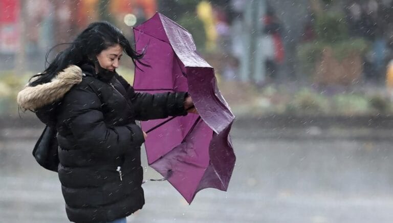 Ankara için kuvvetli rüzgar ve fırtına uyarısı Ankara için kuvvetli rüzgar ve fırtına uyarısı