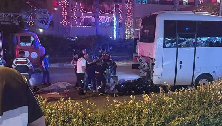 Antalya’da feci kaza: 2 ölü Antalya’da feci kaza: 2 ölü