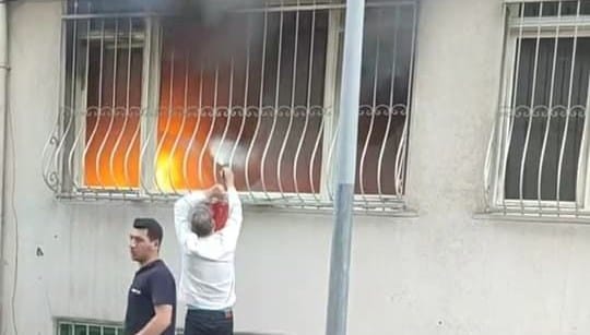 Apartman dairesinde yangın: 1 ölü Apartman dairesinde yangın: 1 ölü