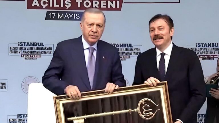 Avrupa’nın en büyük fizik tedavi hastanesi artık İstanbul’da! Cumhurbaşkanı Erdoğan’a Bahçelievler’den şehir anahtarı…