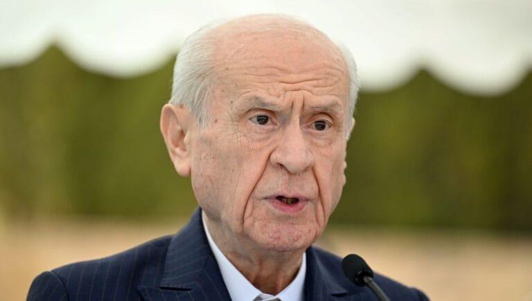 Bahçeli’den Fatih Karagümrük’e tebrik telefonu Bahçeli’den Fatih Karagümrük’e tebrik telefonu