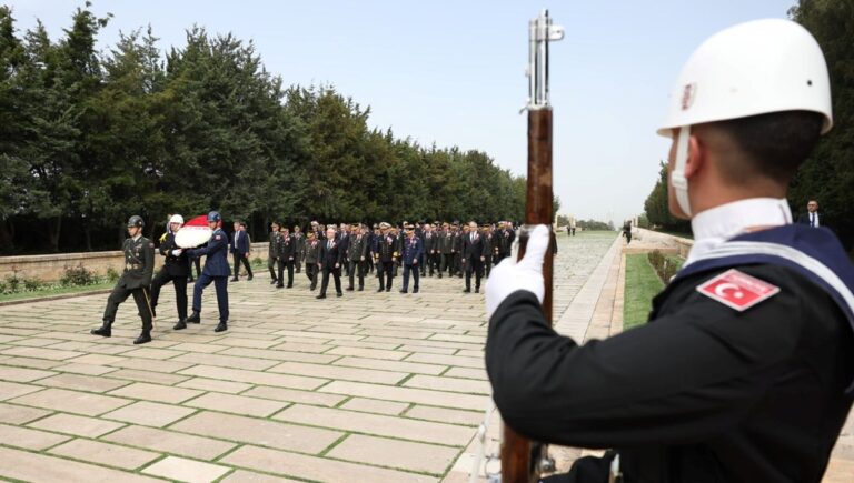 Bakan Güler ve komutanlar Anıtkabir’de