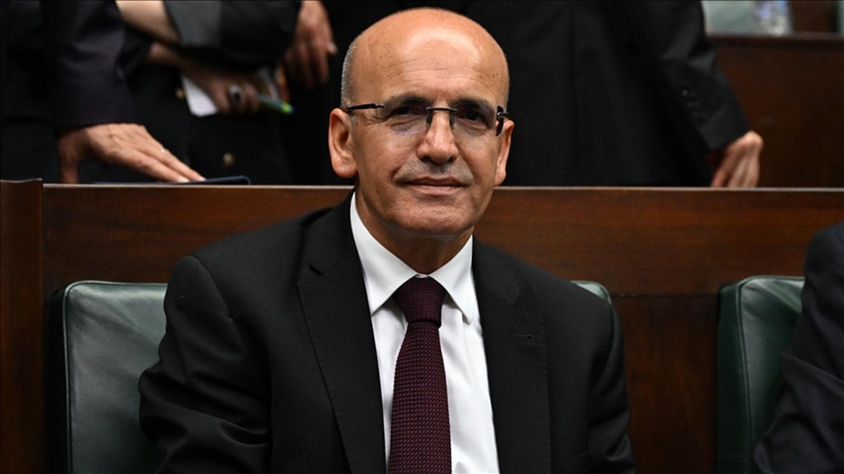 Bakan Şimşek, ekonominin daralmasına ‘ılımlı büyüme’ dedi Bakan Şimşek, ekonominin daralmasına ‘ılımlı büyüme’ dedi