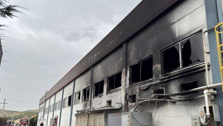 Balıkesir’de zincir üretimi yapan fabrikada yangın Balıkesir’de zincir üretimi yapan fabrikada yangın