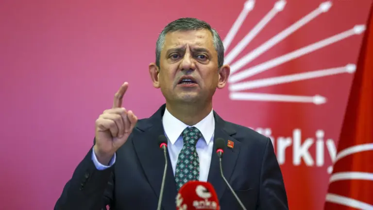 CHP lideri Özel: Gençlerin hayallerini bu topraklarda gerçekleştireceğiz CHP lideri Özel: Gençlerin hayallerini bu topraklarda gerçekleştireceğiz