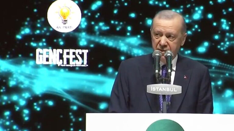 Cumhurbaşkanı Erdoğan: İnşallah terörü bitiriyor Türkiye’yi refaha taşıyoruz