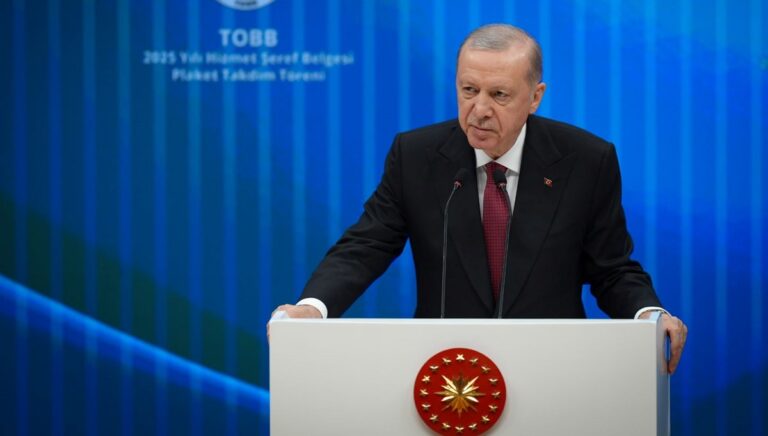 Cumhurbaşkanı Erdoğan: Türkiye hiçbir gücün karşısında diz çökmez