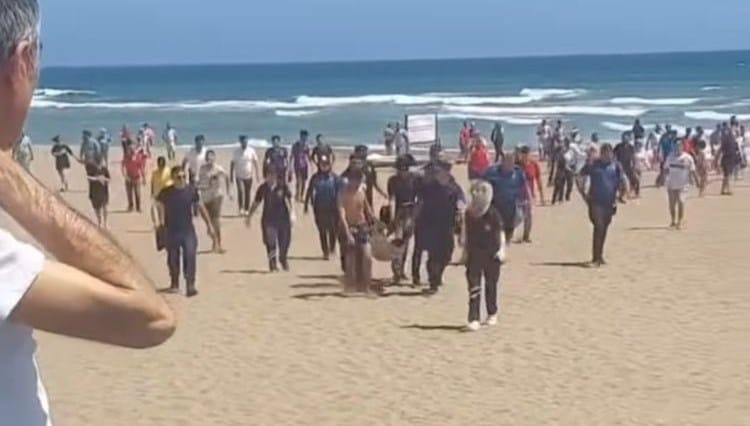 Dalgalı denize giren genç boğularak hayatını kaybetti Dalgalı denize giren genç boğularak hayatını kaybetti