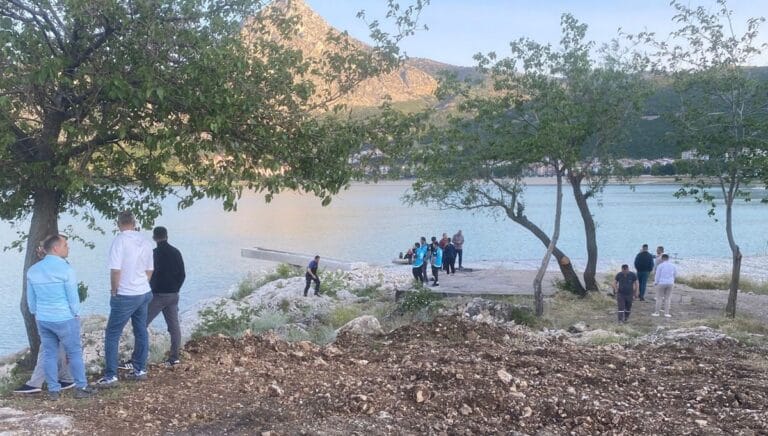 Deniz simidi ile girdiği gölde, cansız bedeni bulundu Deniz simidi ile girdiği gölde, cansız bedeni bulundu