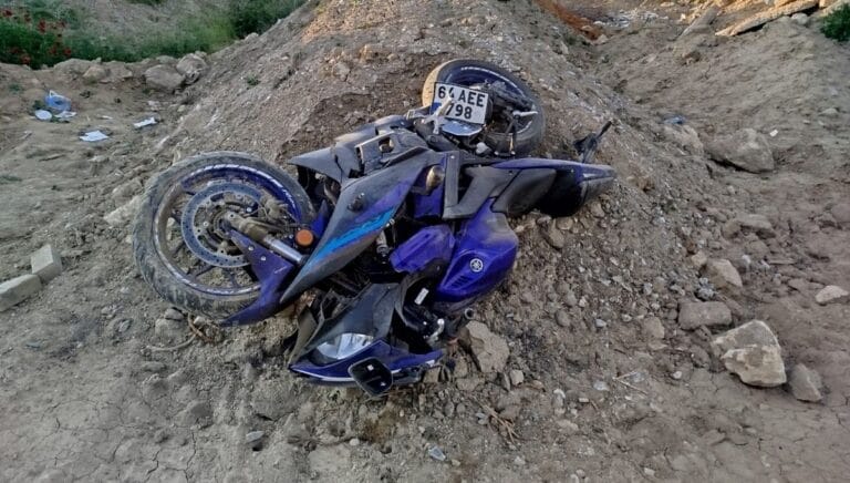 Denizli’de motosiklet yol kenarına devrildi: 2 ölü Denizli’de motosiklet yol kenarına devrildi: 2 ölü