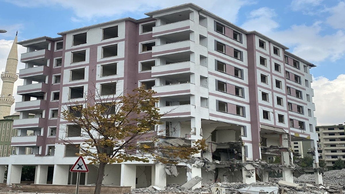 Depremzedelere, hakkını aradın cezası Depremzedelere, hakkını aradın cezası