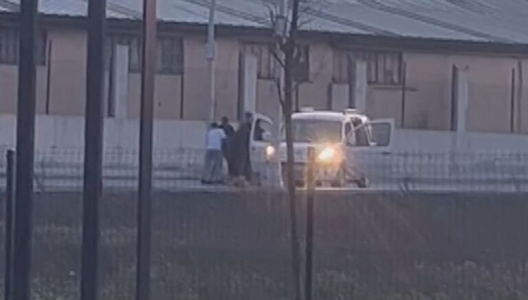 Drift atarken faciadan dönüldü: Araçtan bir anda yola fırladı