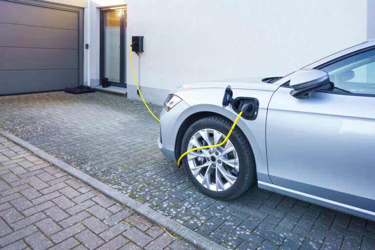 Elektrikli aracı olanlar dikkat! Şarj noktasına park edene ceza geliyor Elektrikli aracı olanlar dikkat! Şarj noktasına park edene ceza geliyor