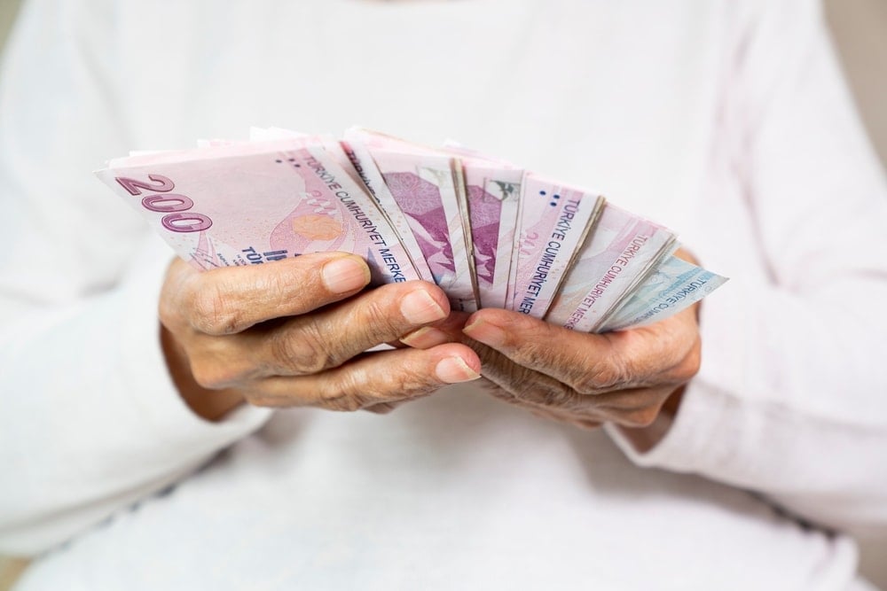 Emeklilere 20 bin TL’ye kadar ödeme: Mayıs’ta bankalar yeni döneme girdi Emeklilere 20 bin TL’ye kadar ödeme: Mayıs’ta bankalar yeni döneme girdi