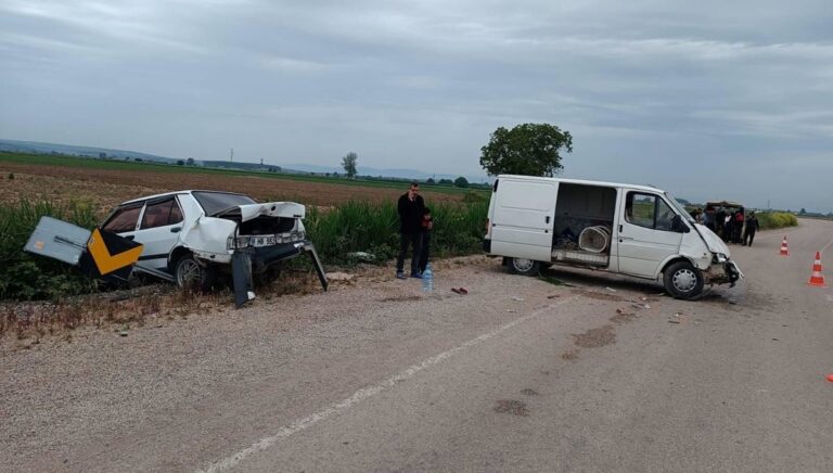 Emniyet şeridinde feci kaza: Sekiz yaralı