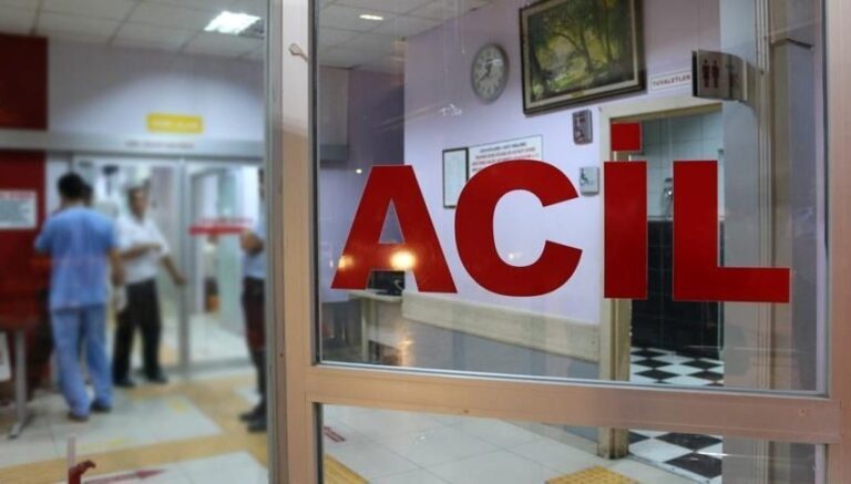 Fabrikadaki yangın iki işçiyi hastanelik etti