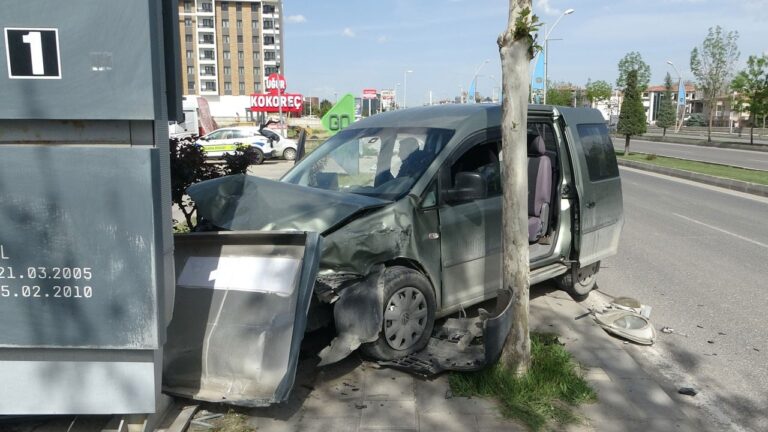 Faciadan dönüldü! Araç akaryakıt istasyonuna daldı