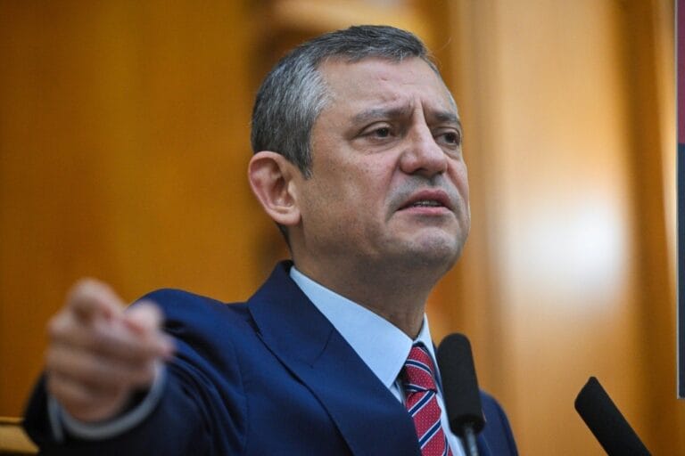 Fatih Belediye Başkanı’ndan Özgür Özel’e ayar! Fatih Belediye Başkanı’ndan Özgür Özel’e ayar!
