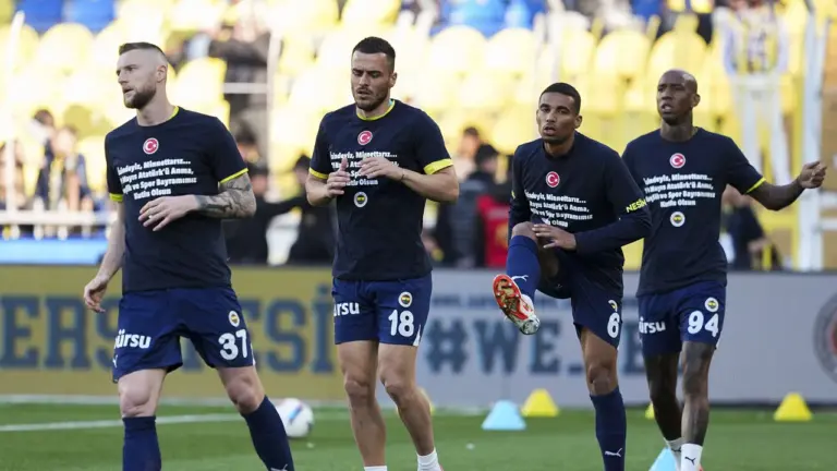 Fenerbahçe’de Ali Koç ve futbolculara büyük tepki: Kadıköy’de ‘istifa’ sesleri! Fenerbahçe’de Ali Koç ve futbolculara büyük tepki: Kadıköy’de ‘istifa’ sesleri!