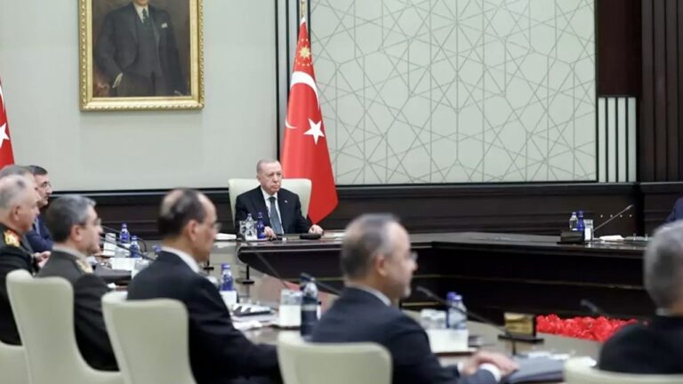 Fesih kararı sonrası ilk MGK: PKK’nın tasfiye süreci hassasiyetle takip edilecek! Fesih kararı sonrası ilk MGK: PKK’nın tasfiye süreci hassasiyetle takip edilecek!
