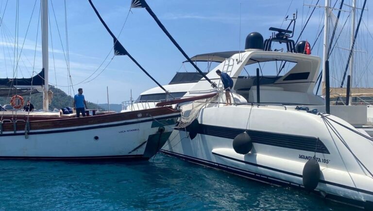 Göcek’te milyonluk kaza: Lüks motoryata çarptı