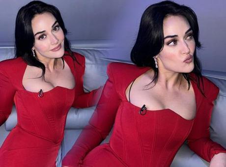 HABERLER: Esra Bilgiç kırmızı elbisesiyle Instagram’ı yaktı geçti HABERLER: Esra Bilgiç kırmızı elbisesiyle Instagram’ı yaktı geçti