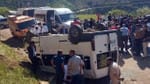 Hakkari Şemdinli’de freni boşalan öğrenci servisi takla attı, 13 öğrenci yaralandı Hakkari Şemdinli’de freni boşalan öğrenci servisi takla attı, 13 öğrenci yaralandı