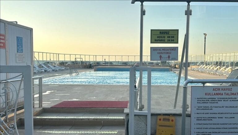 Haşema giydiği için havuza alınmamıştı: 2 sanığa hapis cezası Haşema giydiği için havuza alınmamıştı: 2 sanığa hapis cezası