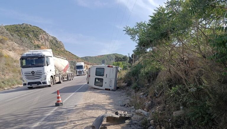 Hatay’da iki minibüs çarpıştı: 3 yaralı