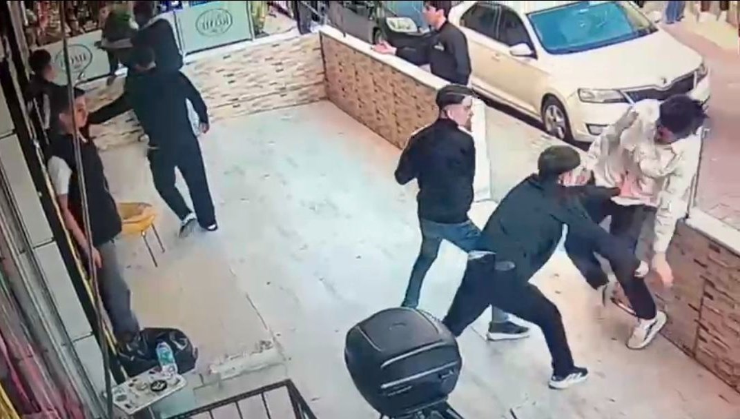 İnternet kafede bıçaklı kavga