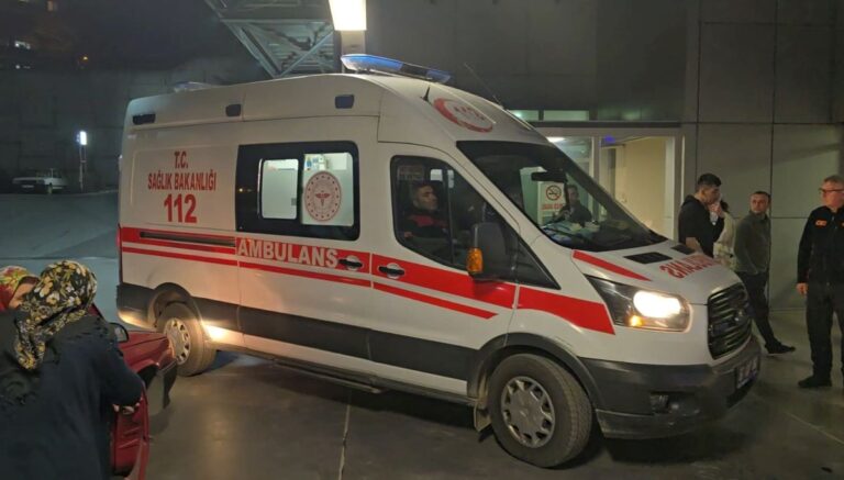 İş yerinde oksijen tüpü patladı: 3’ü çocuk 5 yaralı İş yerinde oksijen tüpü patladı: 3’ü çocuk 5 yaralı