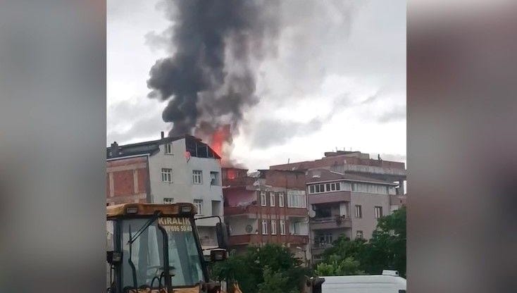 İstanbul’da 5 katlı binada yangın İstanbul’da 5 katlı binada yangın