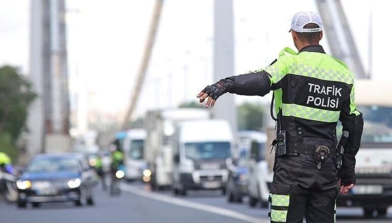 İstanbullular dikkat! Bugün bazı yollar trafiğe kapatılacak İstanbullular dikkat! Bugün bazı yollar trafiğe kapatılacak