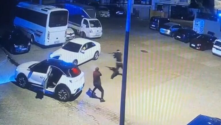 Kağıthane’de otomatik silahlarla saldırı Kağıthane’de otomatik silahlarla saldırı