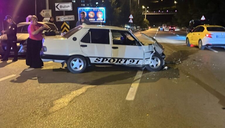 Karabük’te iki otomobilin çarpıştığı kazada 4 kişi yaralandı