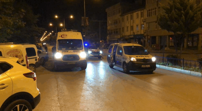 Kocaeli’de bir kişi evinde silahla vurulmuş halde bulundu Kocaeli’de bir kişi evinde silahla vurulmuş halde bulundu