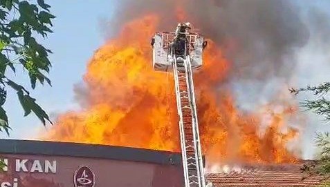 Kocaeli’de okulun çatısı yandı: Eğitime 2 gün ara
