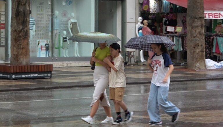 Meteoroloji uyardı! Denizli’ye kuvvetli yağış bekleniyor Meteoroloji uyardı! Denizli’ye kuvvetli yağış bekleniyor