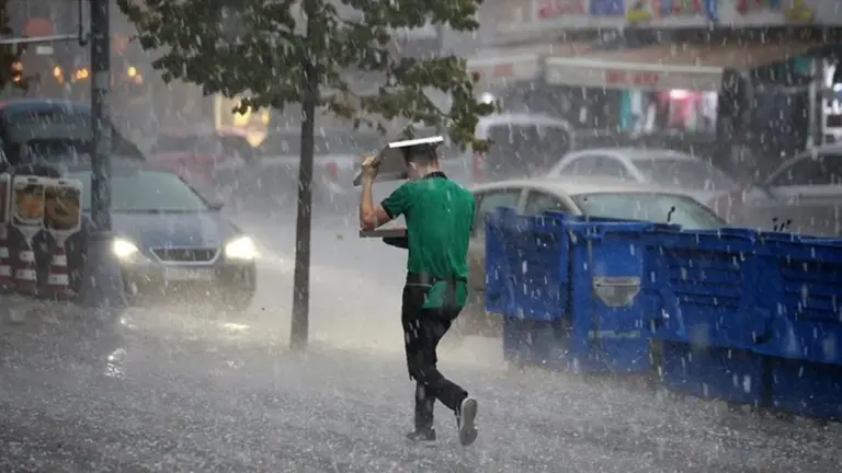 Meteoroloji uyarmıştı… İstanbul’da ‘sağanak’ etkisi: Kartal Aydos Dağı’na metrekareye 32 kilogram yağış düştü!