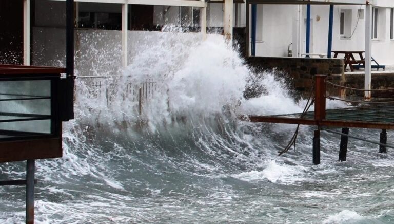 Meteorolojiden Batı Akdeniz’de fırtına uyarısı