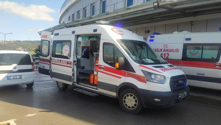 Minibüs takla attı: Bir ölü