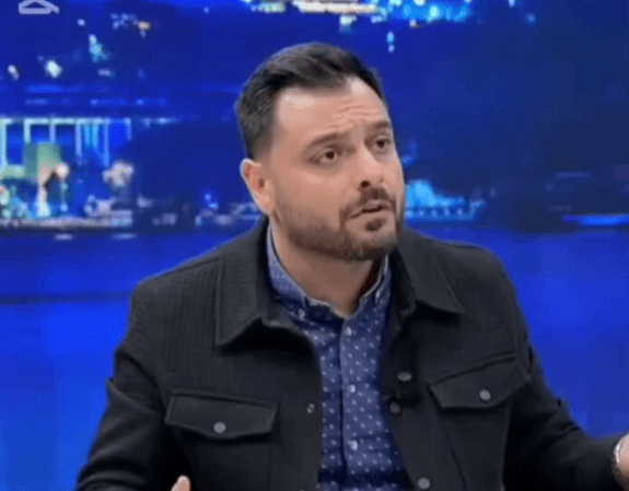 Niye İngilizce konuşuyorsun? Kimden yardım istiyorsun? Türk yargısına güvenmeyip batıdan medet umuyorlar Niye İngilizce konuşuyorsun? Kimden yardım istiyorsun? Türk yargısına güvenmeyip batıdan medet umuyorlar