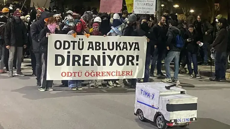 ODTÜ öğrencileri gençlik bayramında arkadaşlarının hakkını arıyor: ‘Gençlerin tahammülü yok, dağ başını duman aldı’ ODTÜ öğrencileri gençlik bayramında arkadaşlarının hakkını arıyor: ‘Gençlerin tahammülü yok, dağ başını duman aldı’