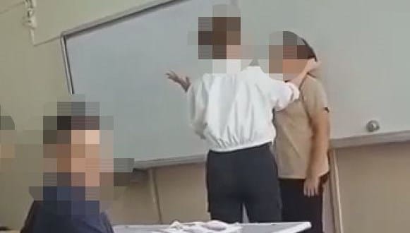 Öğretmenden öğrenciye fiziksel ve sözlü şiddet Öğretmenden öğrenciye fiziksel ve sözlü şiddet