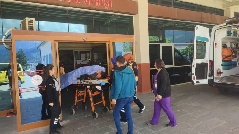 Omzundaki tüfek yere düştü, sırtından vuruldu
