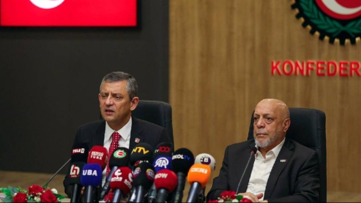 Özel, HAK-İŞ’i ziyaret etti: ‘Asgari Ücret Komisyonu toplansın’ çağrısı yaptı Özel, HAK-İŞ’i ziyaret etti: ‘Asgari Ücret Komisyonu toplansın’ çağrısı yaptı