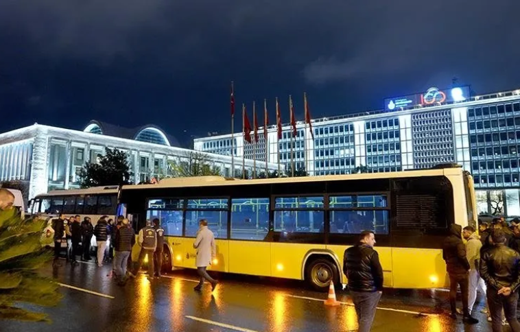 Özel Halk Otobüsleri kontak kapatacak! CHP’li İBB 6 milyarlık borcu ödemedi Özel Halk Otobüsleri kontak kapatacak! CHP’li İBB 6 milyarlık borcu ödemedi
